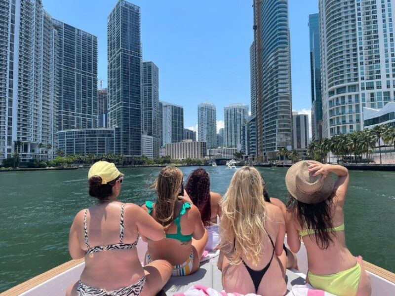 miami-private-city-cruise-of-miami-beach-with-french-guide