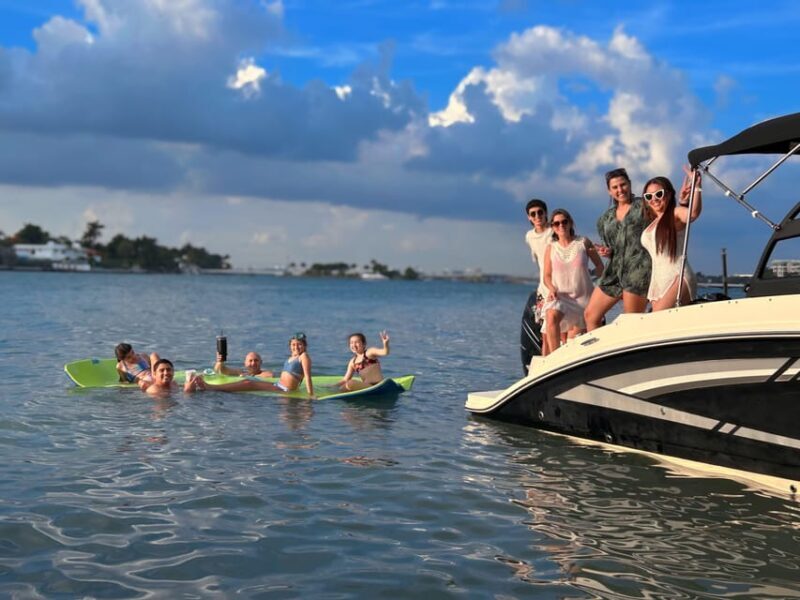 Miami: Private Luxury Boat Charter with a Captain - What You Can Expect from the Miami Private Boat Experience