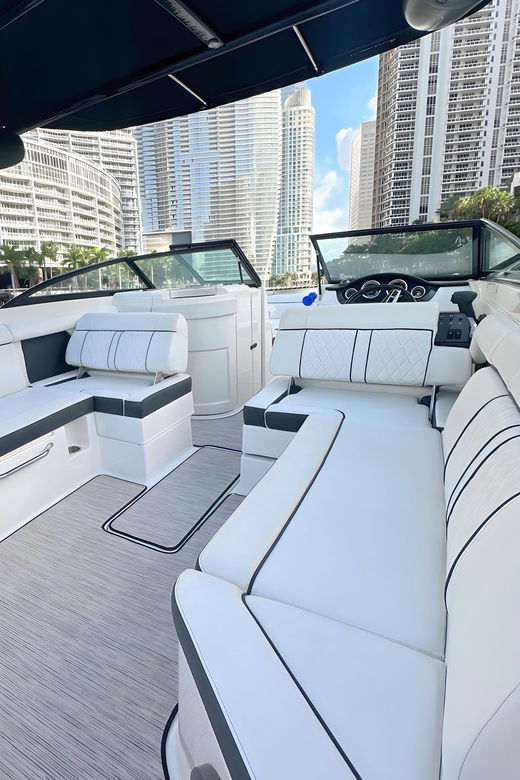 miami-private-luxury-boat-charter-with-a-captain