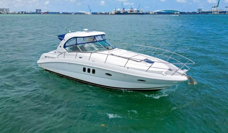 miami-private-yacht-cruise-with-champagne