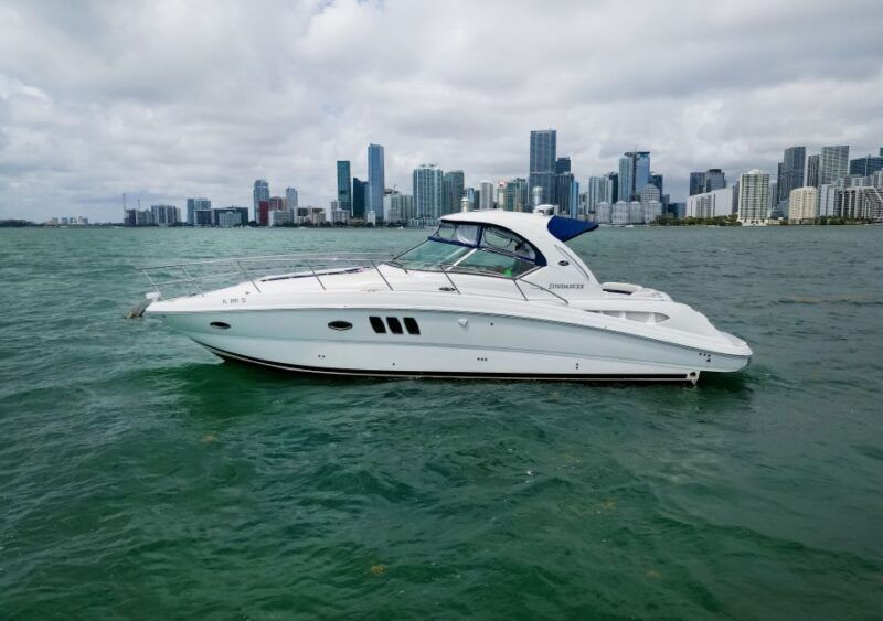 miami-private-yacht-cruise-with-champagne