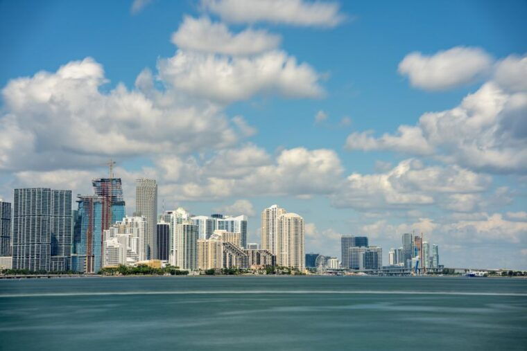 miami-private-yacht-cruise-with-champagne