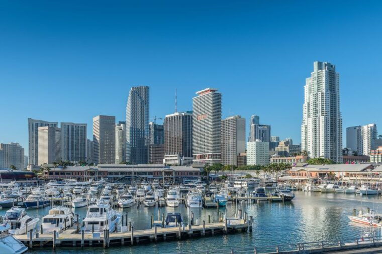miami-private-yacht-cruise-with-champagne
