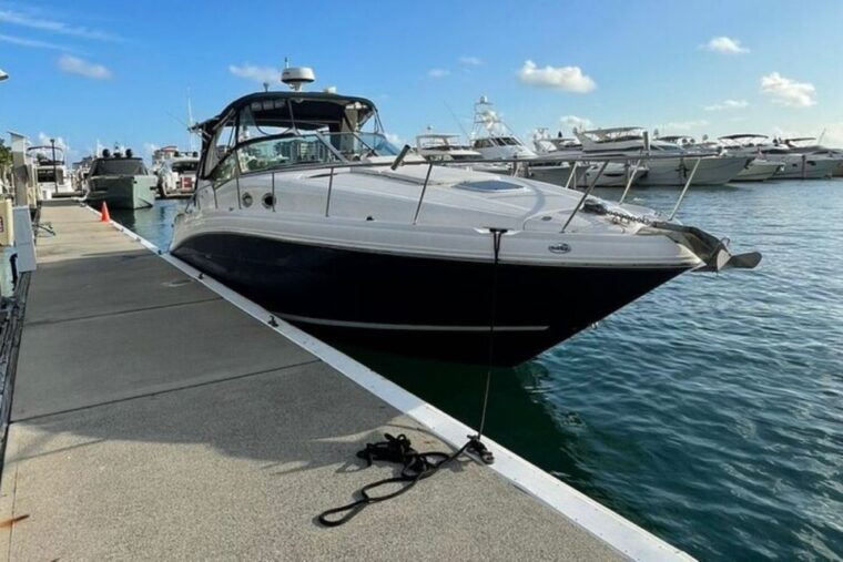 miami-private-yacht-cruise-with-champagne