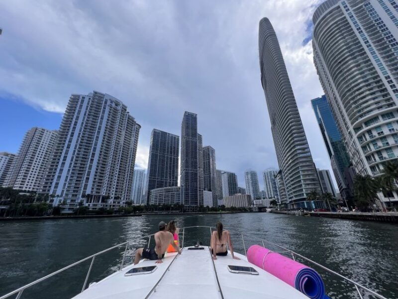 miami-private-yacht-rental-tour-with-champagne-and-snorkel
