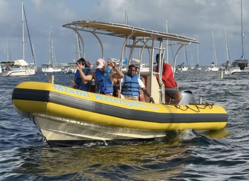 miami-relaxing-sightseeing-boat-ride
