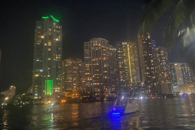miami-sightseeing-cruise-on-a-luxury-yacht