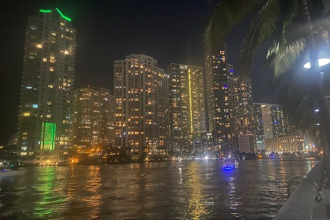 miami-sightseeing-cruise-on-a-luxury-yacht