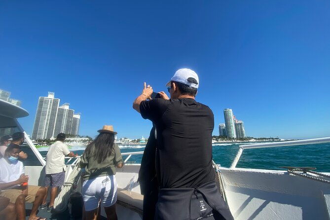 miami-skyline-75-minute-luxury-cruise-of-millionaires-homes-2