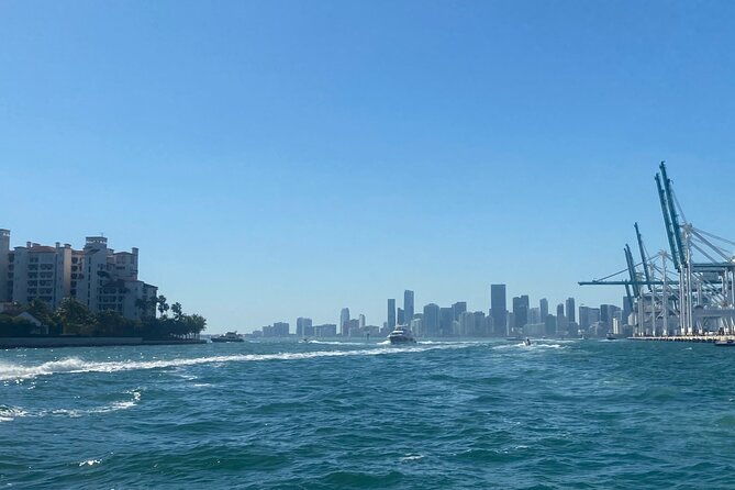 miami-skyline-75-minute-luxury-cruise-of-millionaires-homes-2