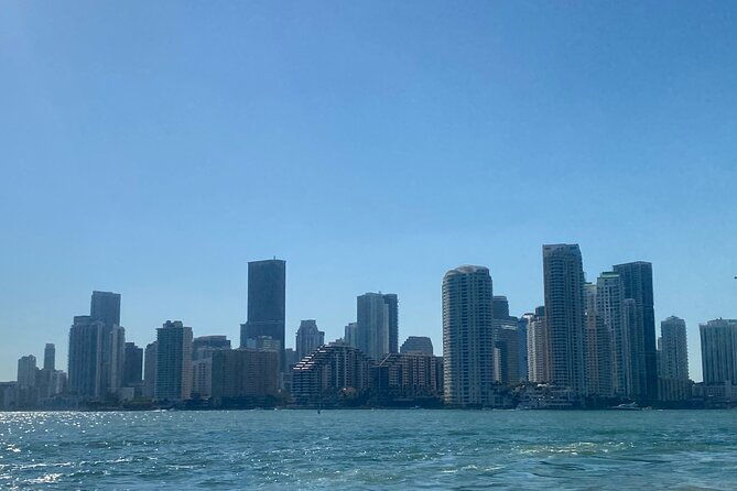 miami-skyline-75-minute-luxury-cruise-of-millionaires-homes