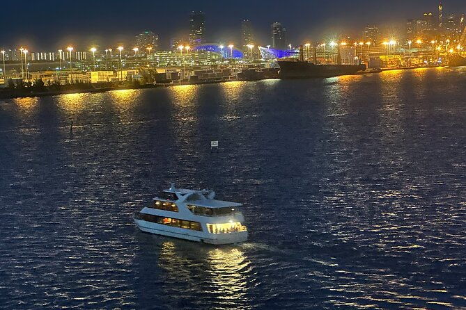 miami-skyline-and-biscayne-boat-party-and-open-bar-with-music