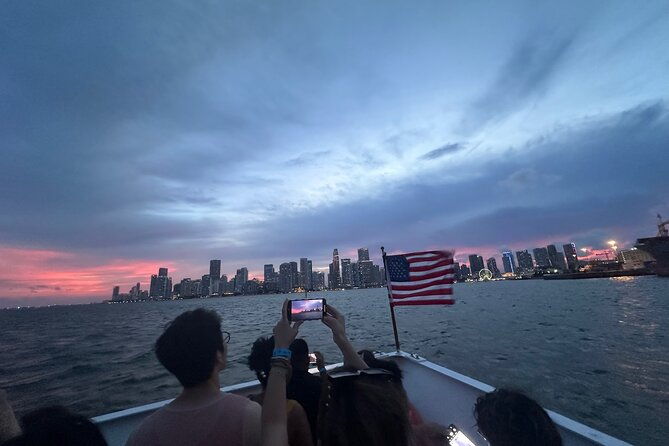 miami-skyline-and-biscayne-boat-party-and-open-bar-with-music