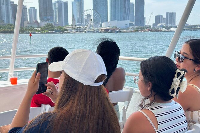 miami-skyline-and-biscayne-boat-party-and-open-bar-with-music