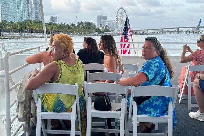 miami-skyline-and-biscayne-boat-party-and-open-bar-with-music