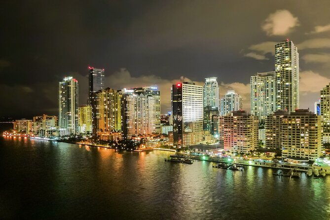miami-skyline-evening-cruise-of-biscayne-bay-on-luxury-yacht