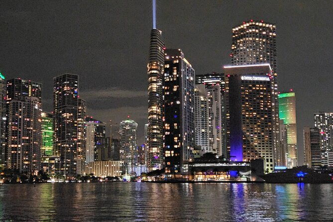 miami-skyline-evening-cruise-of-biscayne-bay-on-luxury-yacht