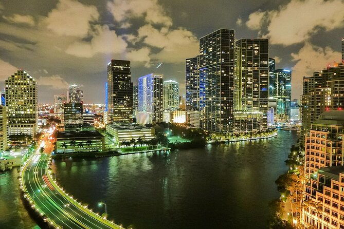 miami-skyline-evening-cruise-of-biscayne-bay-on-luxury-yacht