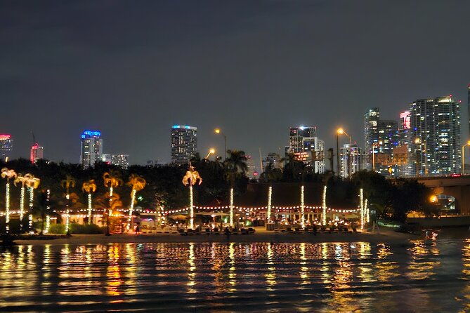 miami-skyline-evening-cruise-of-biscayne-bay-on-luxury-yacht