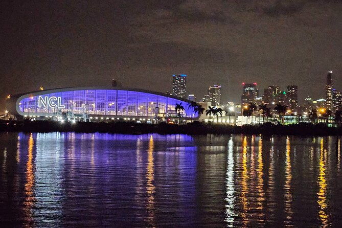 miami-skyline-evening-cruise-of-biscayne-bay-on-luxury-yacht