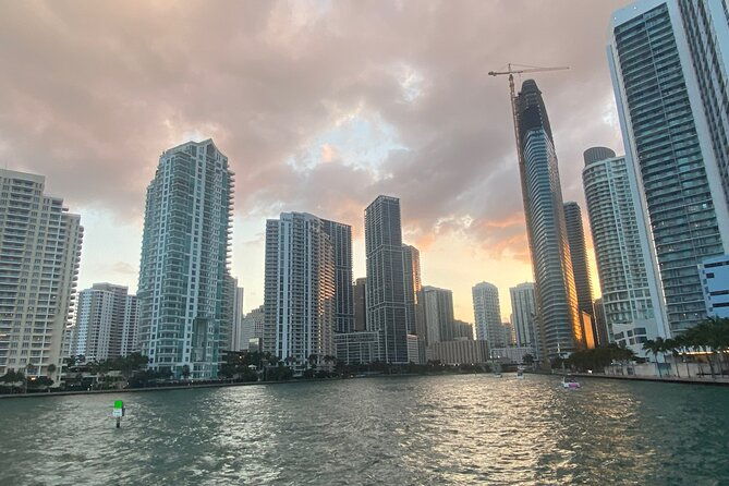 miami-skyline-happy-hour-cruise-millionaire-homes-one-drink-2