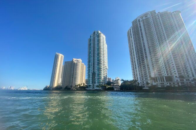 miami-skyline-happy-hour-cruise-millionaire-homes-one-drink