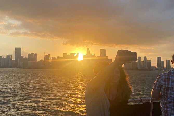 miami-skyline-happy-hour-cruise-millionaire-homes-one-drink