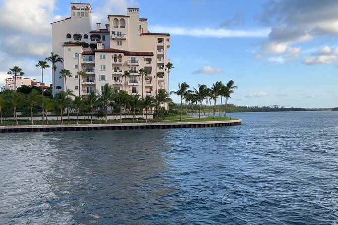 miami-skyline-star-island-90-minute-cruise