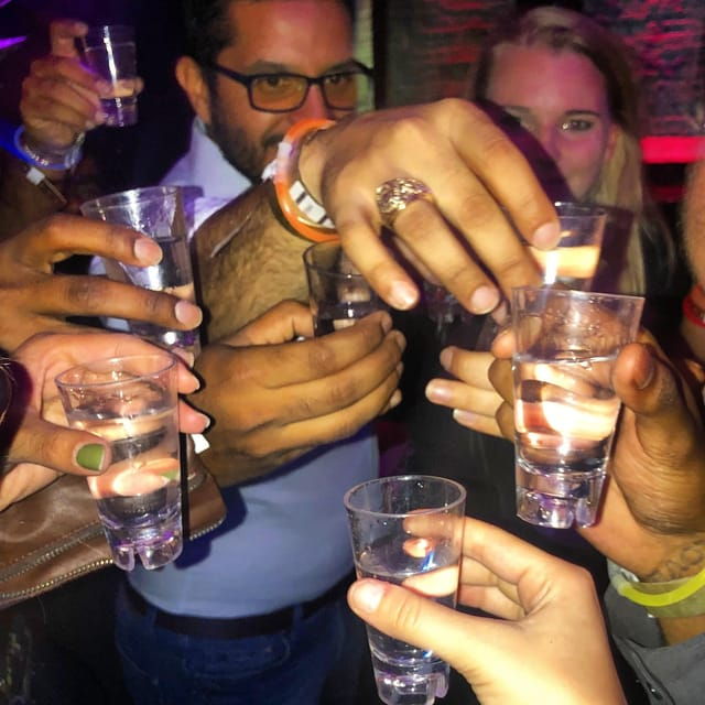 miami-south-beach-bar-club-crawl-experience