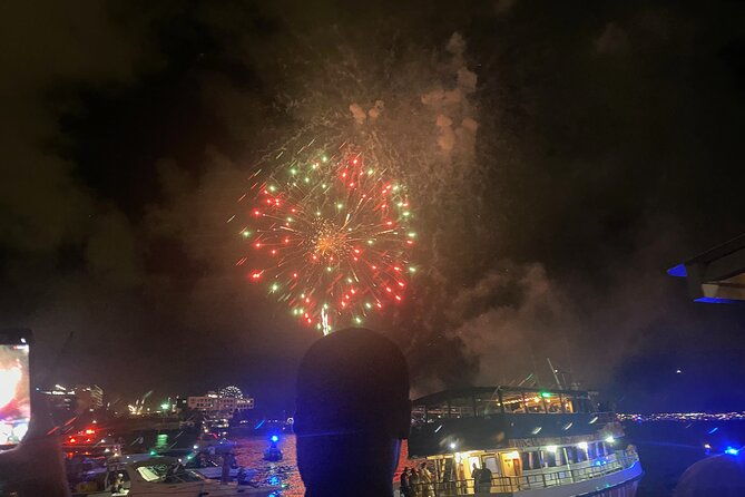 miami-south-beach-july-4th-fireworks-on-catamaran