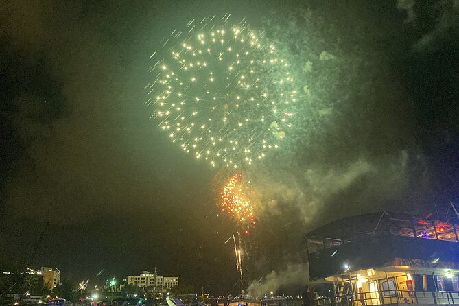 miami-south-beach-july-4th-fireworks-on-catamaran