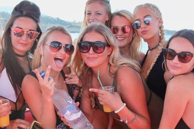 miami-spring-break-party-boat-with-live-dj-and-open-bar