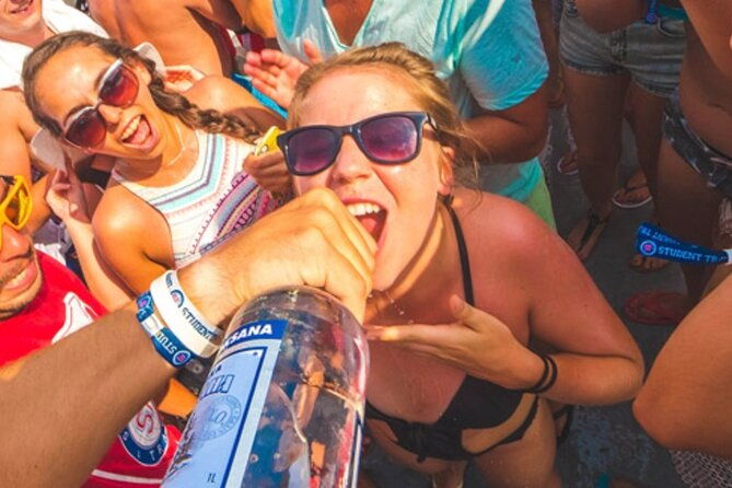 miami-spring-break-party-boat-with-live-dj-and-open-bar