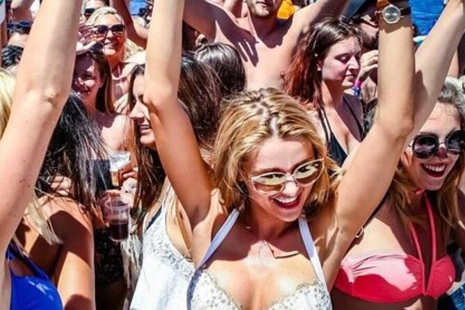 miami-spring-break-party-boat-with-live-dj-and-open-bar