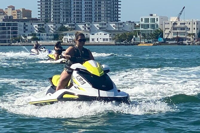 miami-sunny-isles-jetski-at-duffys