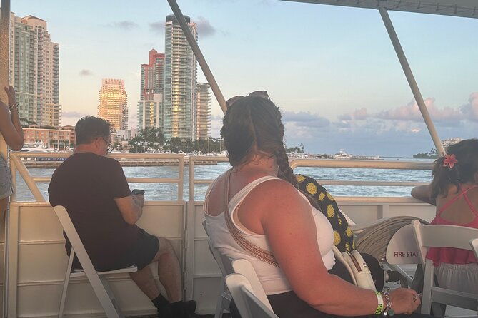 miami-sunset-skyline-city-lights-cocktail-cruise-and-a-drink