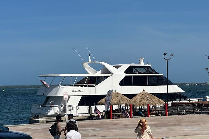 miami-sunset-skyline-city-lights-cocktail-cruise-and-a-drink