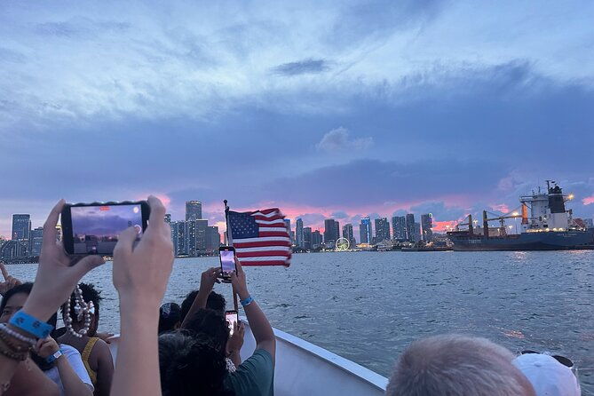 miami-sunset-skyline-city-lights-cocktail-cruise-and-a-drink