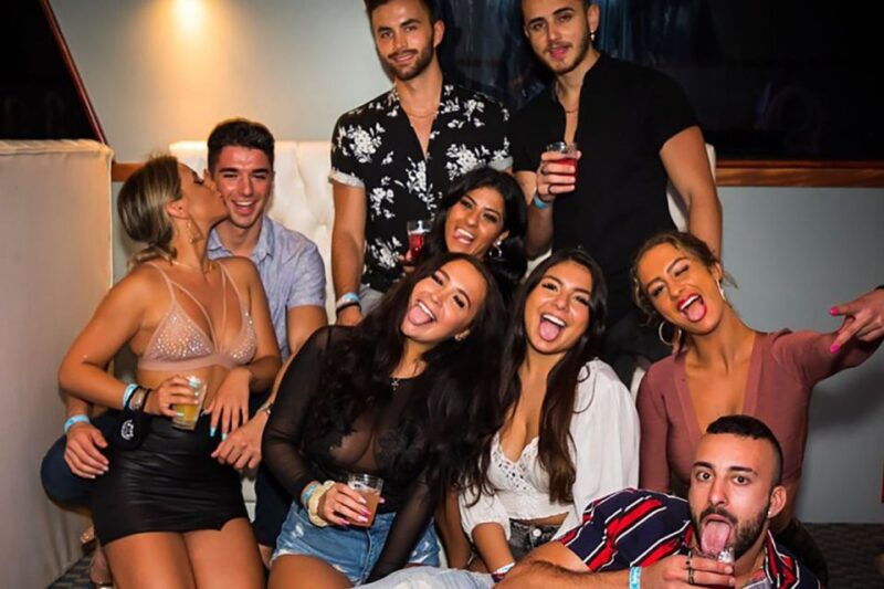 miami-ultimate-boat-party-party-bus-and-nightclub-entry