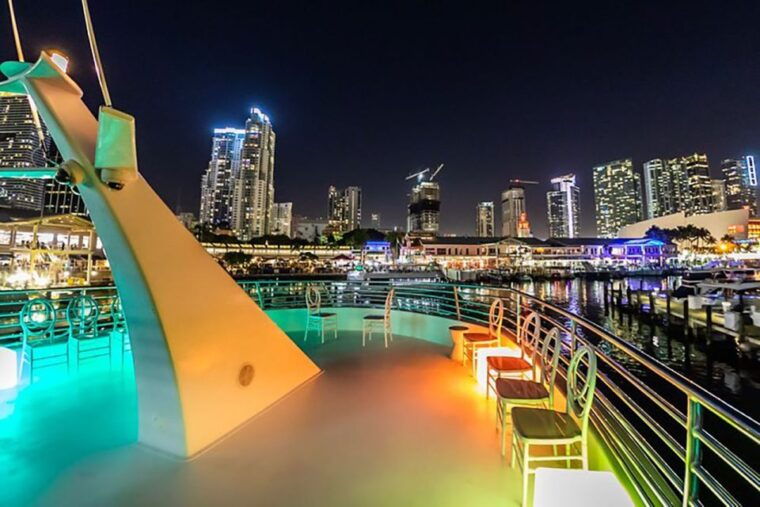 miami-ultimate-boat-party-party-bus-and-nightclub-entry