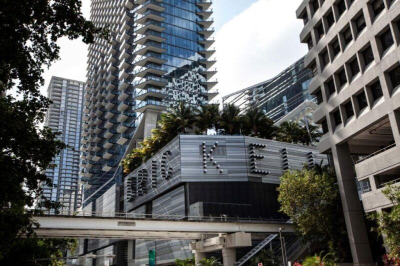 miami-visit-to-the-lighthouse-key-biscayne-brickell