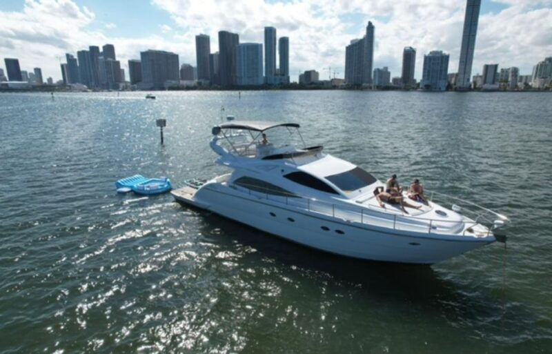 miami-yacht-rental-with-jetski-paddleboards-inflatables