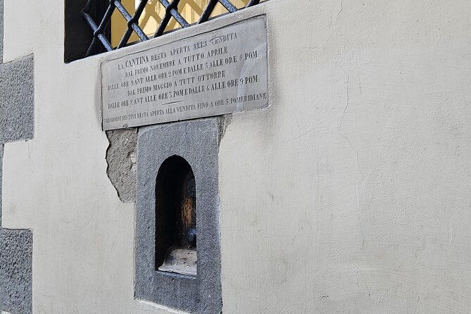 michelangelos-david-a-sip-through-a-wine-window-experience