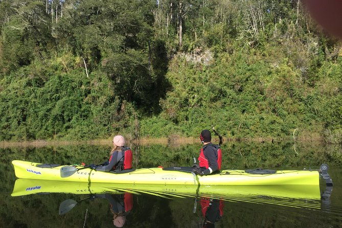 midday-kayaking-on-lake-llanquihue