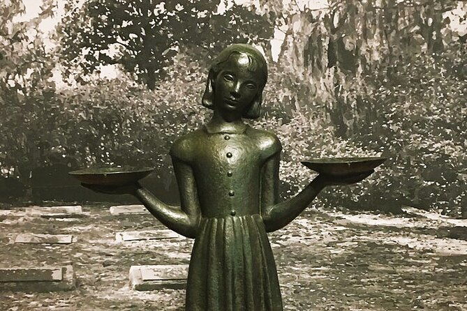 midnight-in-the-garden-of-good-and-evil-walking-tour-2