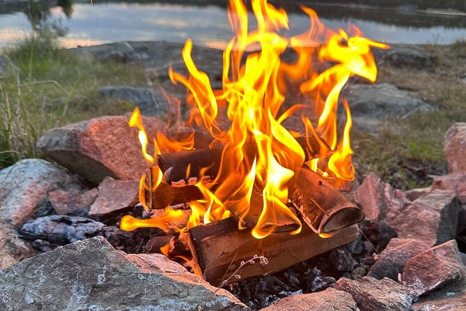 midnight-sun-and-campfire-forest-evening-hike-outside-stockholm-2