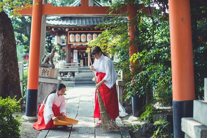 miko-small-group-experience-at-takenobu-inari-jinja-shrine