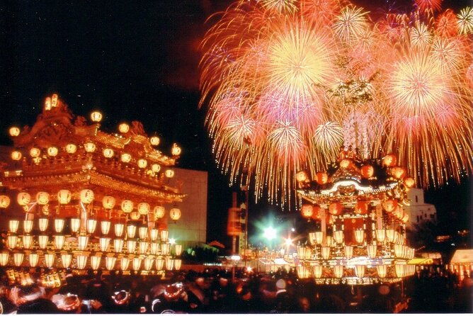 mikoshi-a-portable-shrine-into-the-river-chichibu-kawase-fest
