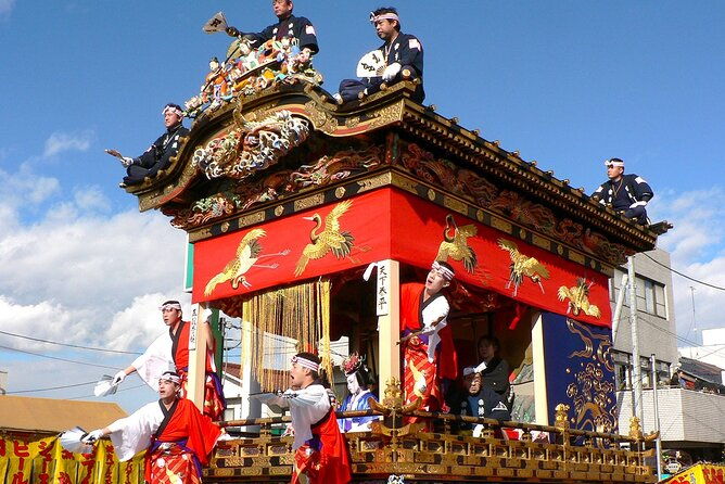 mikoshi-a-portable-shrine-into-the-river-chichibu-kawase-fest