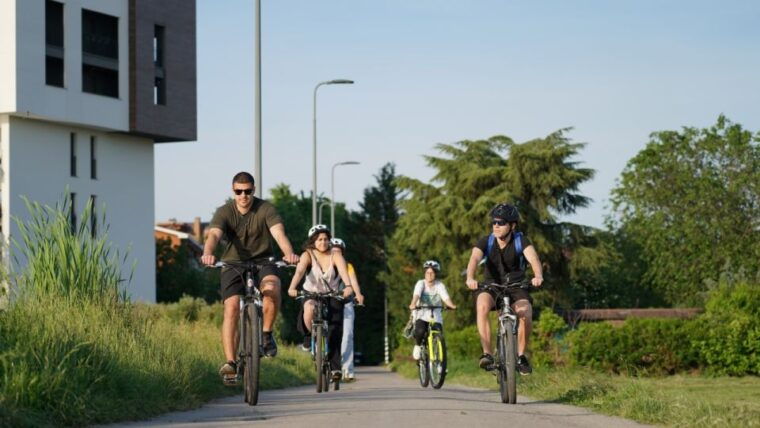 milan-bike-tour-with-picnic-on-the-turtle-lake